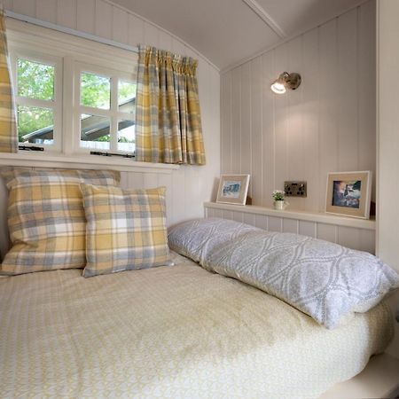 The Heron Shepherds Hut At Lyth Valley Brigsteer Kültér fotó